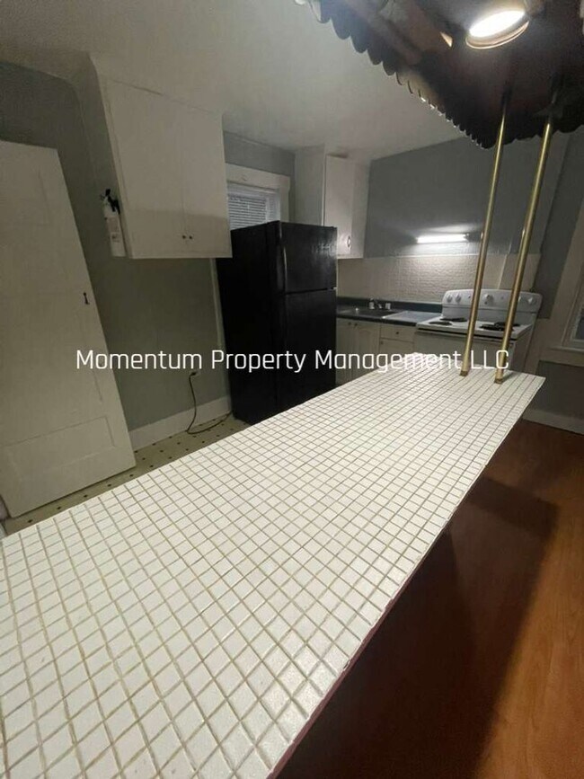 Foto del edificio - Beautiful One Bedroom One Bath- AVAILABLE FOR IMMEDIATE MOVE IN!!