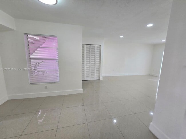 Foto del edificio - 7520 SW 82nd St