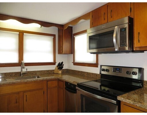 Building Photo - 35 Howlands Ln