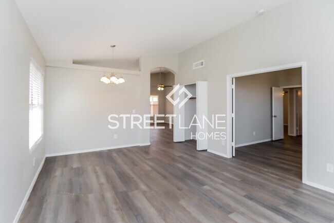 Building Photo - NOW OFFERING FIRST FULL MONTHS RENT FREE!