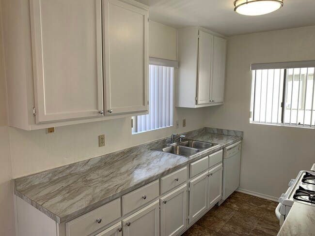 Building Photo - 1163 Justin Ave