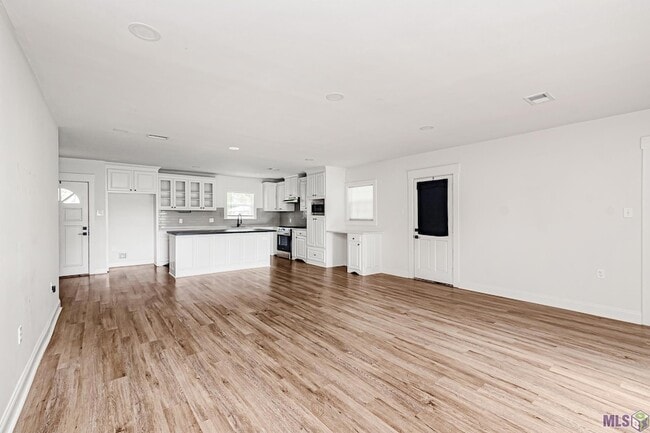 Building Photo - 9753 Mollylea Dr
