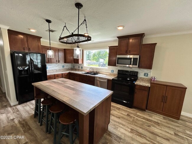 Foto del edificio - 7407 Sweetbriar Rd