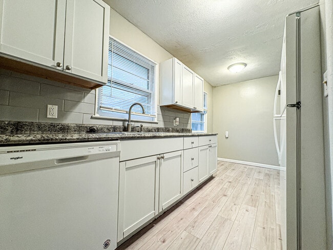 Building Photo - 5618 Huntington Ave