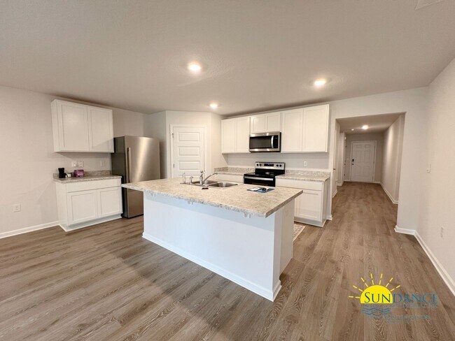 Building Photo - Stunning 4 Bedroom Home in Crestview!