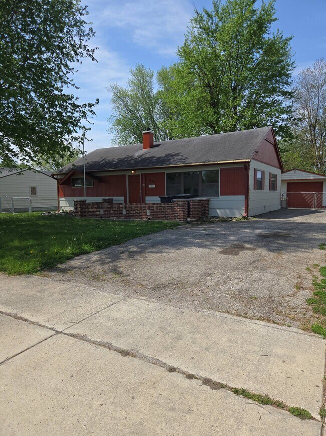 Building Photo - 604 Carol Dr