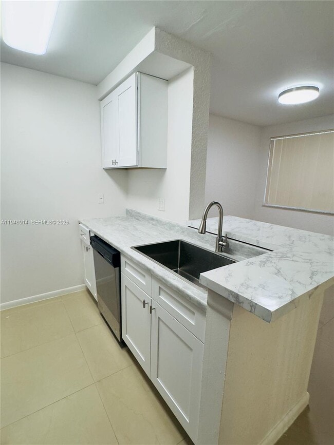 Foto del edificio - 2851 N Oakland Forest Dr