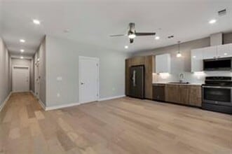 Building Photo - 4361 S Congress Ave