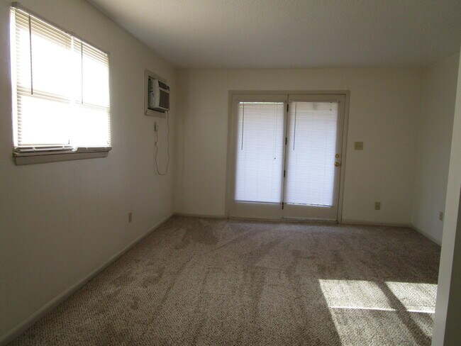 Foto del edificio - 6200 NE Circle Dr