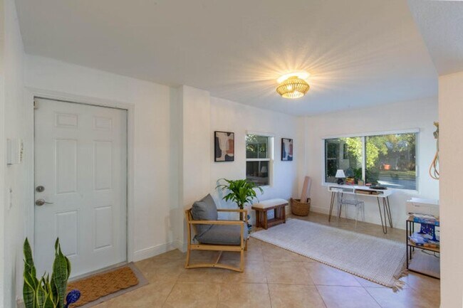 Foto del edificio - 327 Dartmouth Dr