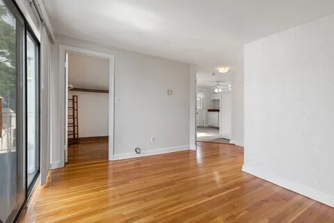 Sala de estar y vestidor - 153A Belmont St