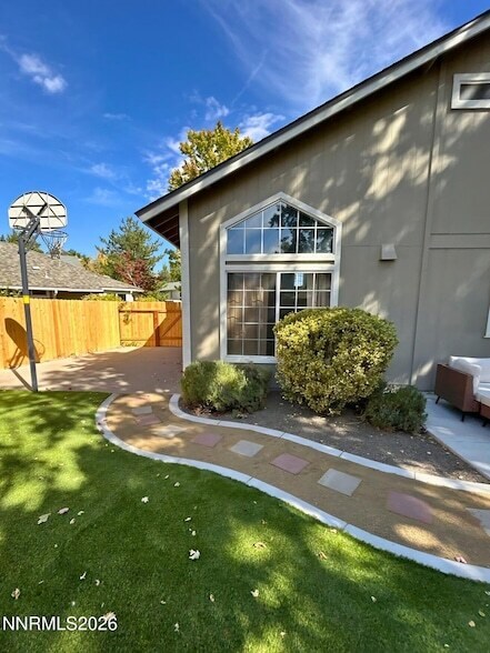 Foto del edificio - 6326 Blue Lakes Ct