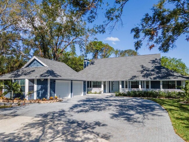 Foto del edificio - 4202 Deepwater Ln