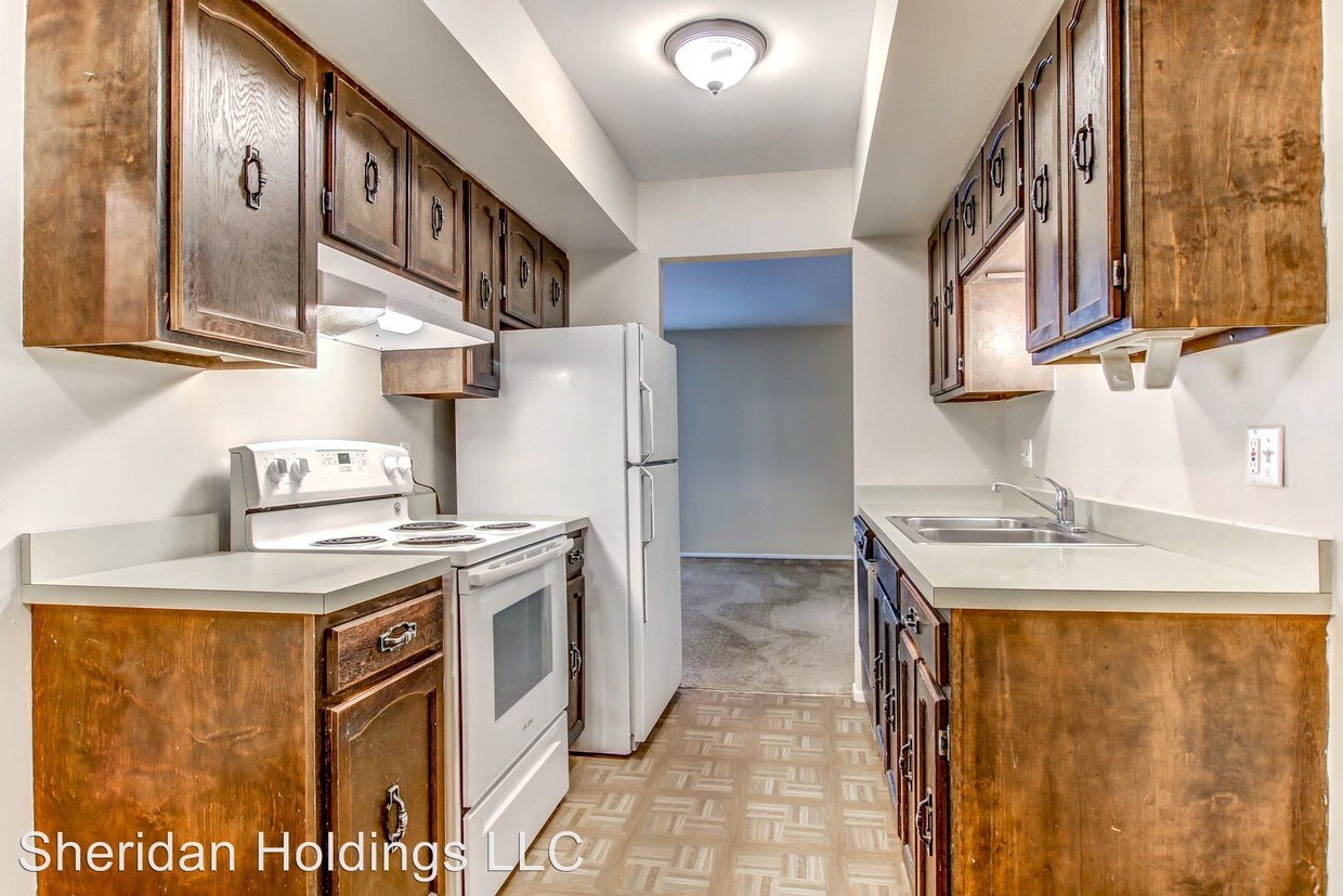 Primary Photo - 210 W 35th Ave