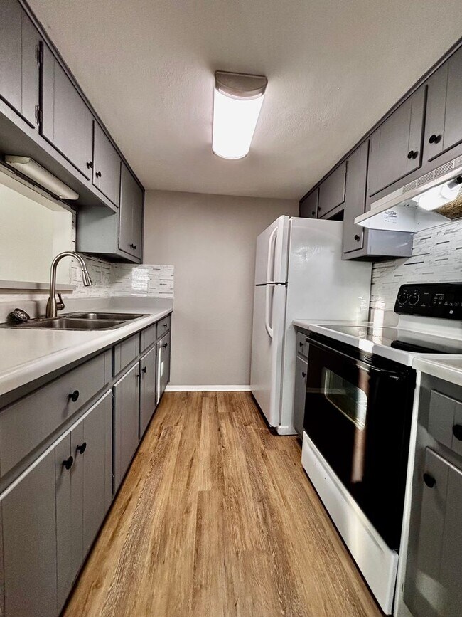 Building Photo - Spacious One Bedroom Located in Kettering ...