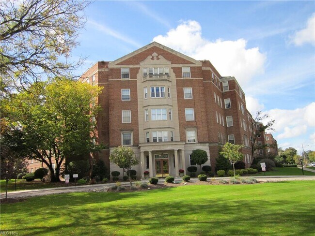 Building Photo - 13800 Fairhill Rd