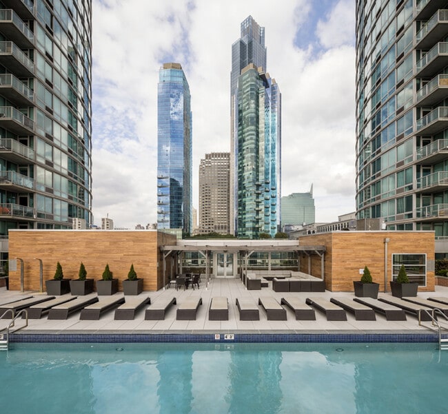 Liberty Towers Apartments in Jersey City, NJ