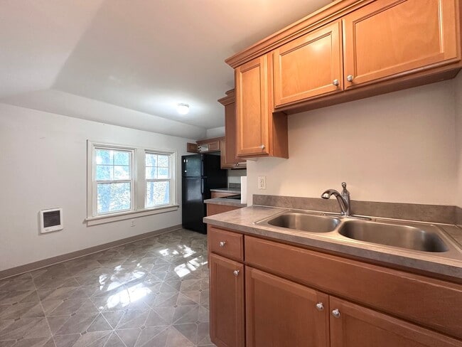 Building Photo - Vintage Apartment in Great Hawthorne Locat...