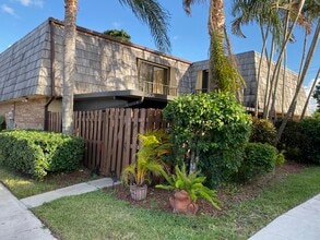 Building Photo - 1011 Springdale Cir