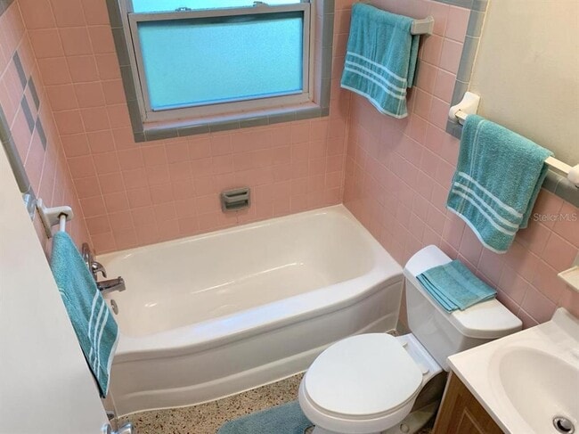 Building Photo - 1247 22nd Ave S