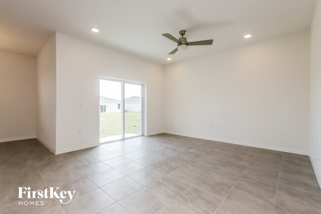 Building Photo - 527 Crown Rose Dr