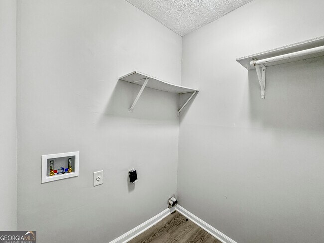 Foto del edificio - 9047 Hamilton Ct
