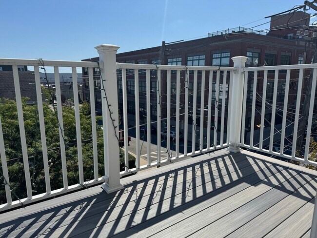 Foto del edificio - 204 Spencer Ave