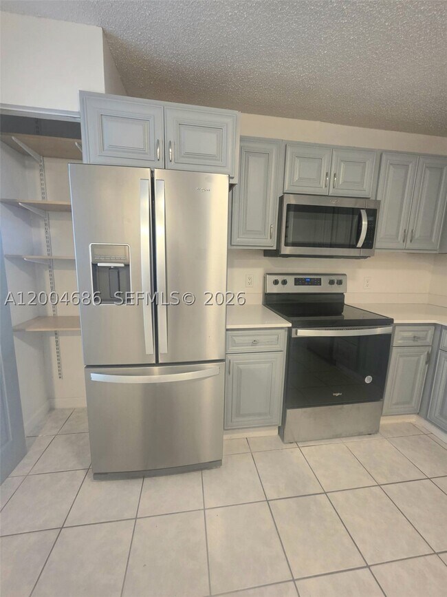 Foto del edificio - 8958 W Sample Rd