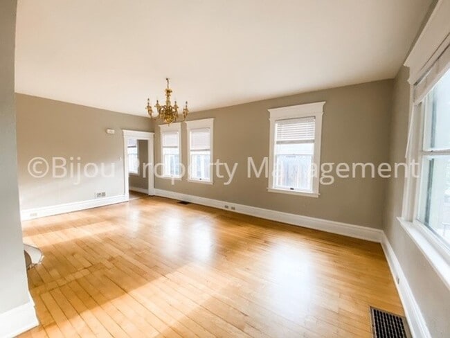 Building Photo - 311 E Del Norte St