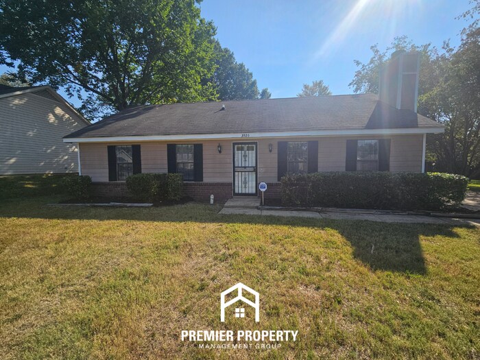 Photo - 3926 Lucerne Drive, Memphis, TN 38115 - Charming 3 Bedroom Home for Rent!