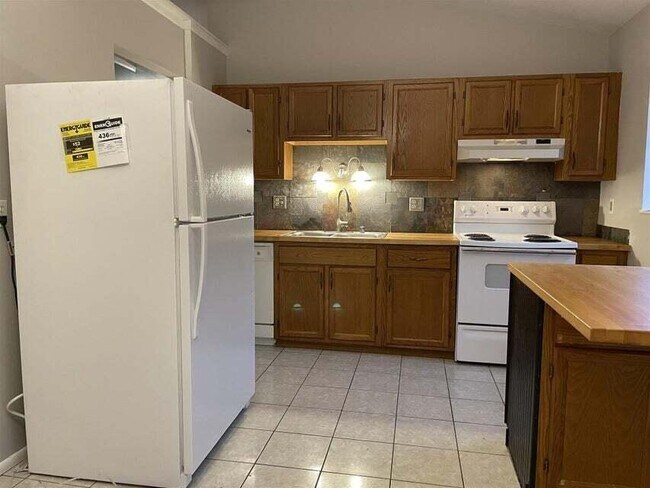 Foto del edificio - 4036 Woodchase Dr