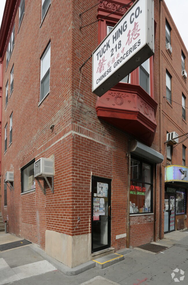 Building Photo - 218 N 10th St