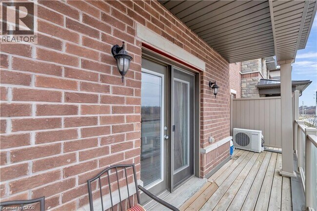 Photo du bâtiment - 1116 Fairway Rd N