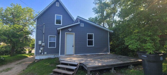 Building Photo - 4 Bedroom House