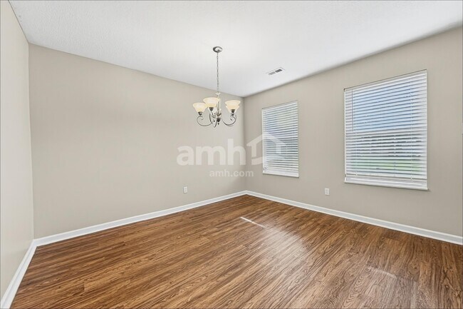Foto del edificio - 4417 Oakbank Ln