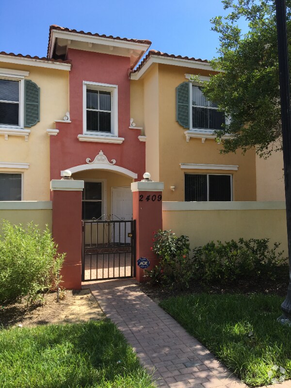 Emerald Dunes Apartments for Rent with Washer & Dryer West Palm Beach