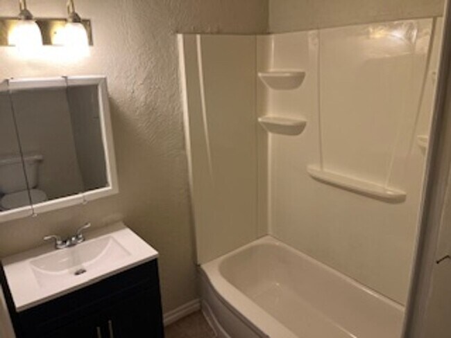 Building Photo - Charming & Efficient