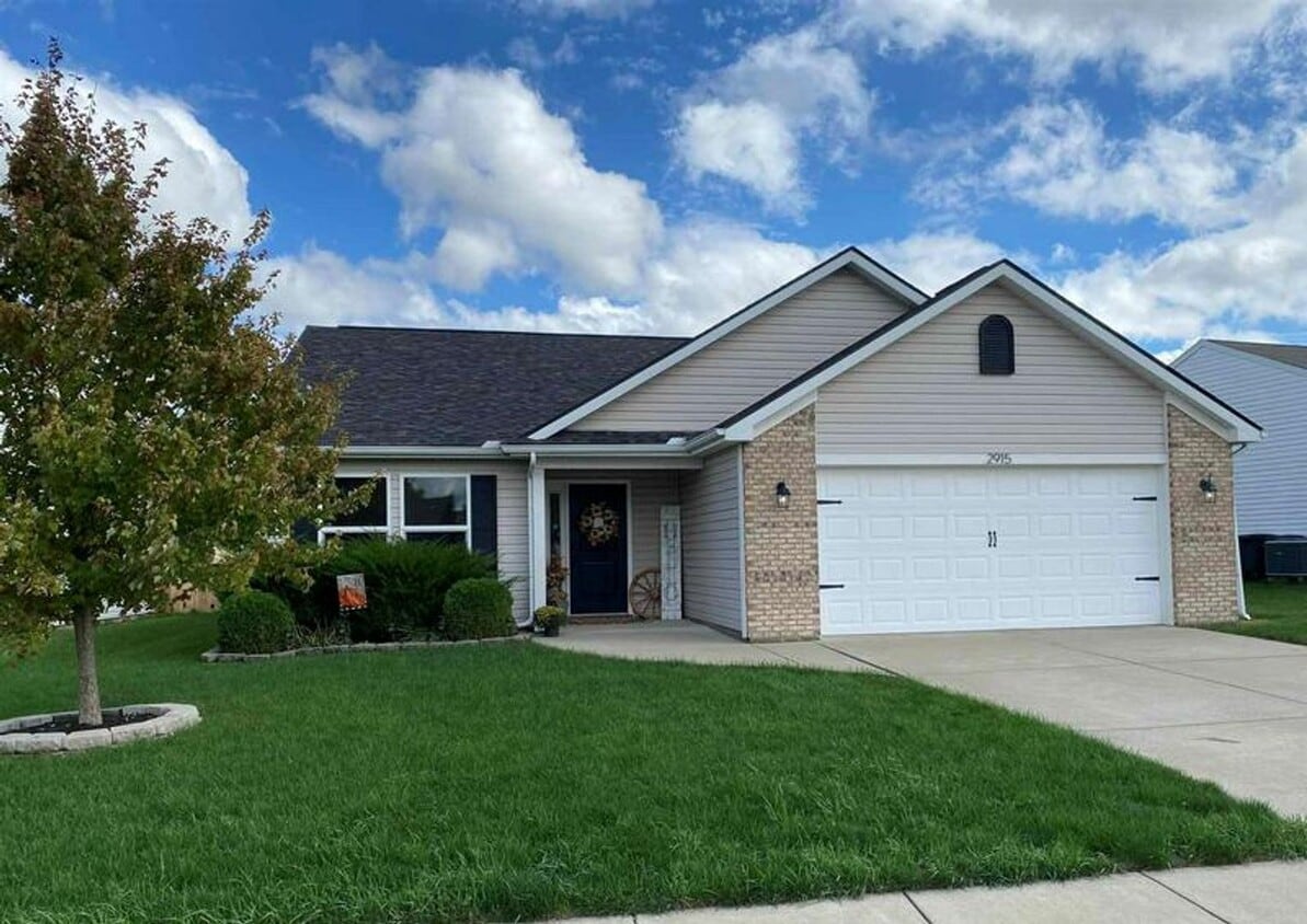 Ranch Style House with Fenced Backyard - Ranch Style House with Fenced Backyard