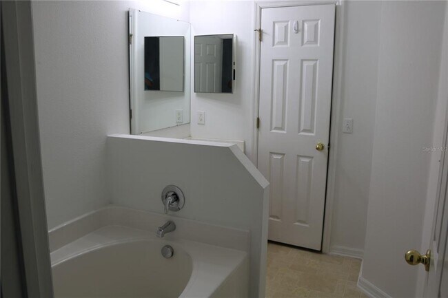 Building Photo - 15307 SW 43rd Ct