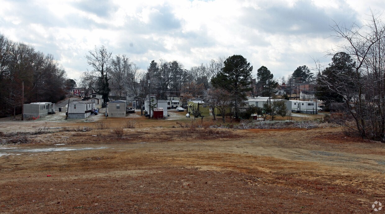 Building Photo - Highway 301 Mobile Home Park