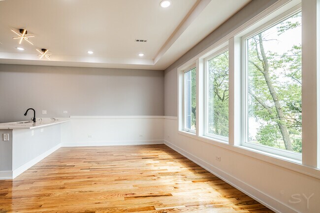 Building Photo - 6334 S Langley Ave