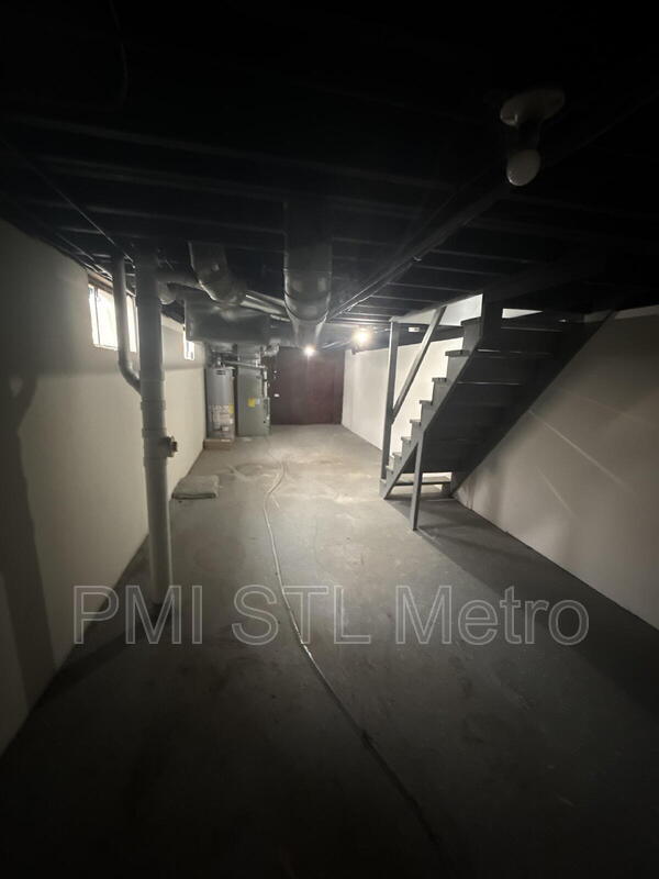 Building Photo - 4952-4956-4956 Oleatha Ave