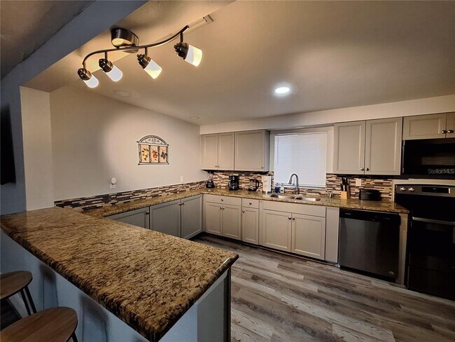 Foto del edificio - 6886 49th Ave N