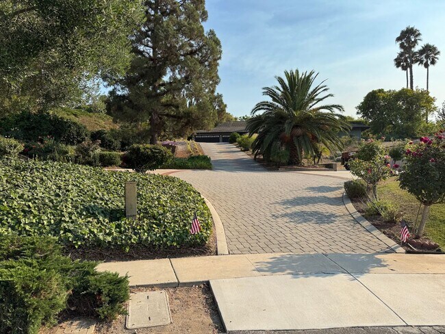 Foto del edificio - Exquisite Single-Story Retreat in Las Posas Estates