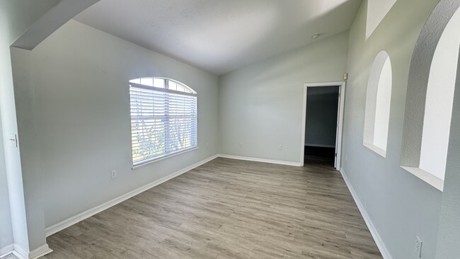 Building Photo - 1881 Hornsey Ct