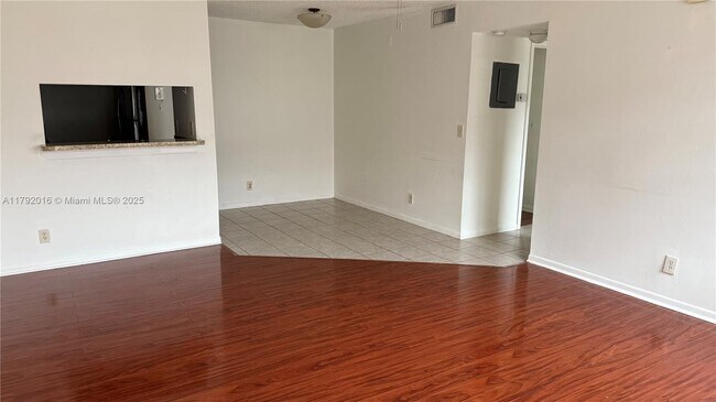 Foto del edificio - 1032 Twin Lakes Dr