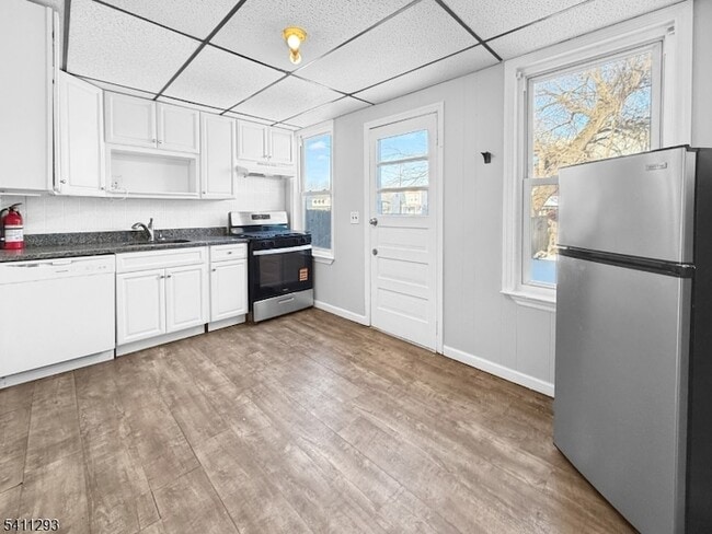 Building Photo - 201 Cedar Alley