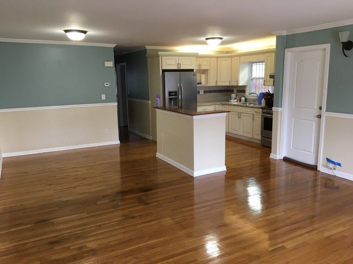 Dining Room/ Kitchen - 137-32 Lafayette St