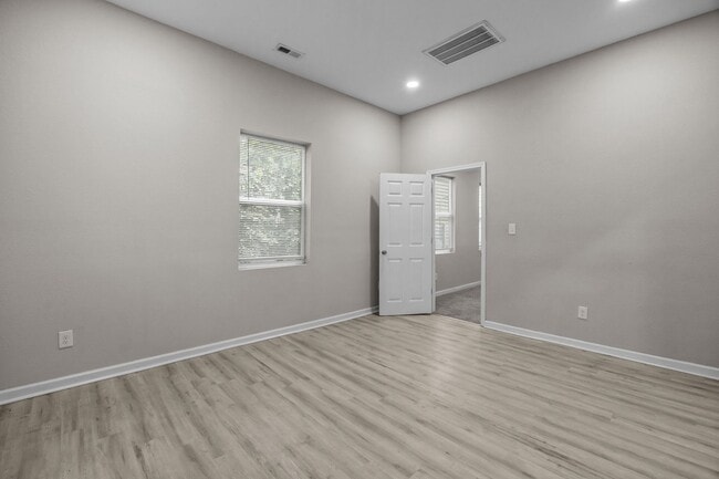 Building Photo - 126 Linden Ave