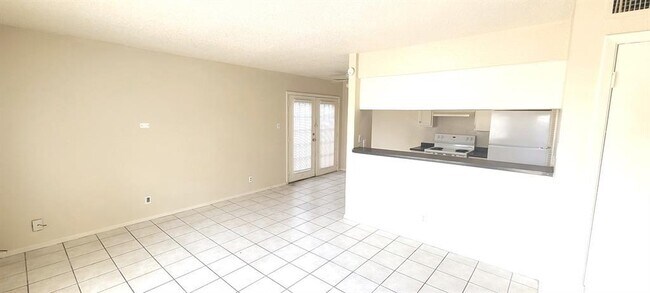 Building Photo - 5808 Wellington Dr